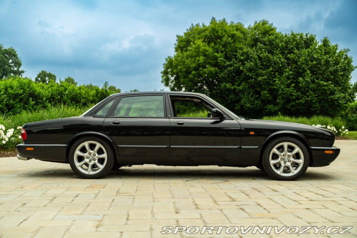 Jaguar XJR 2000