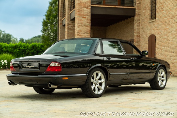 Jaguar XJR 2000
