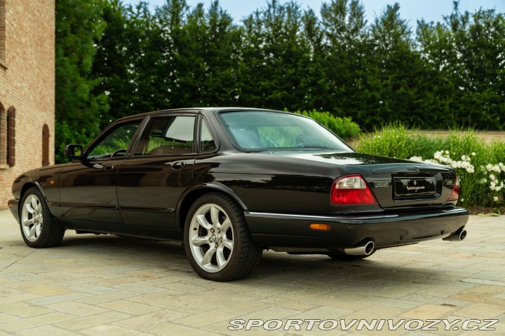 Jaguar XJR 2000