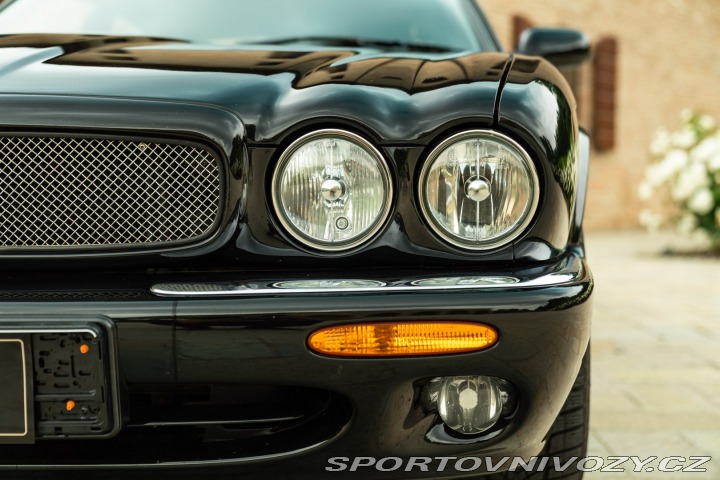 Jaguar XJR 2000