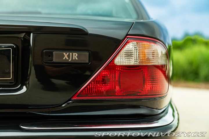 Jaguar XJR 2000