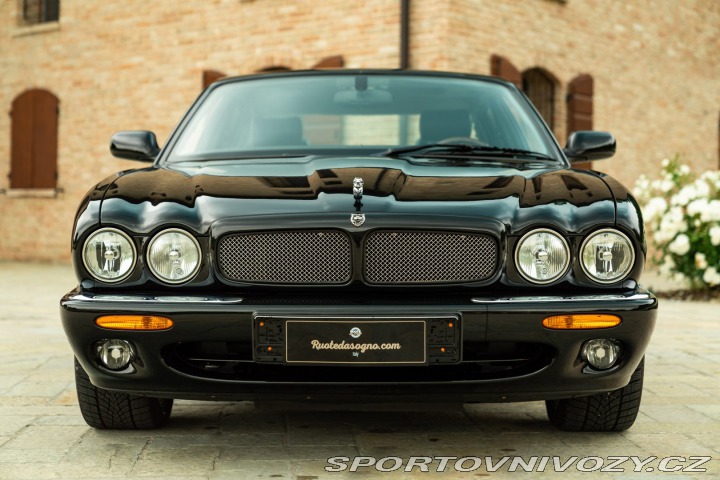 Jaguar XJR 2000
