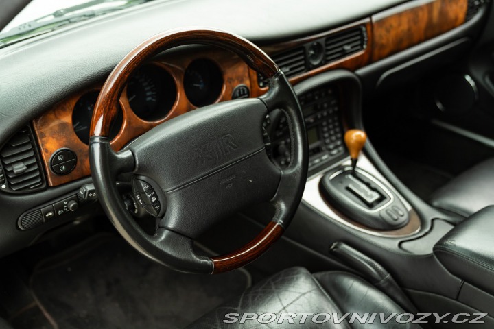 Jaguar XJR 2000