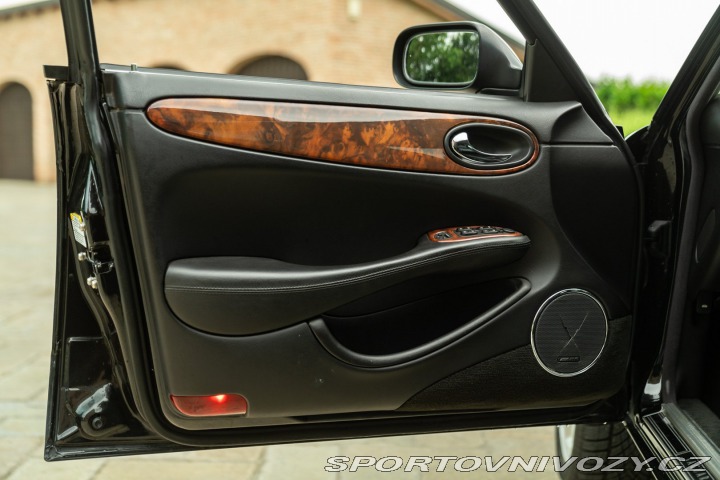 Jaguar XJR 2000