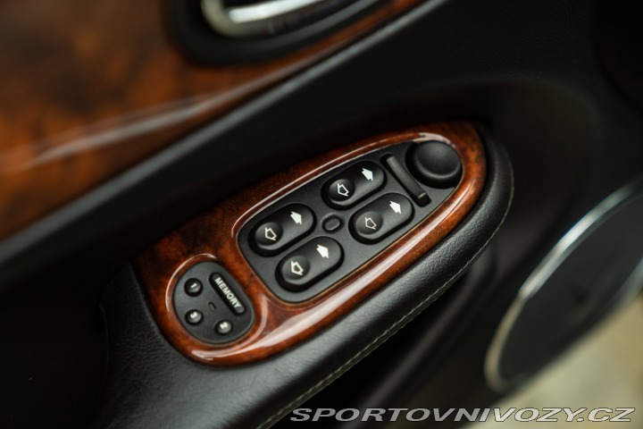 Jaguar XJR 2000