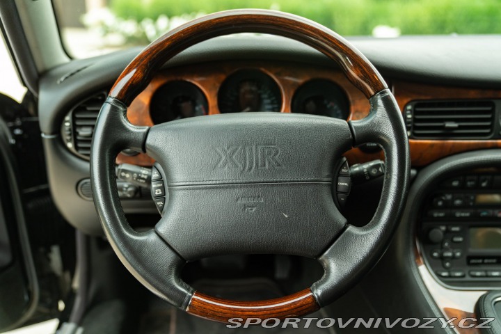 Jaguar XJR 2000