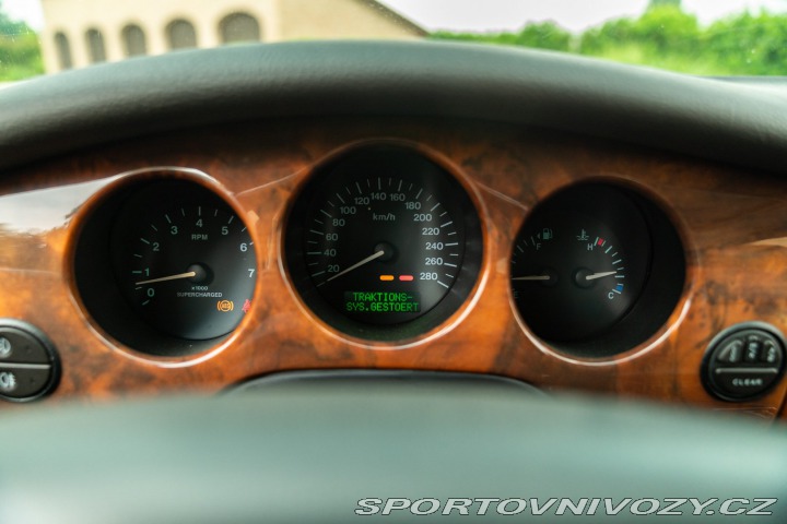 Jaguar XJR 2000