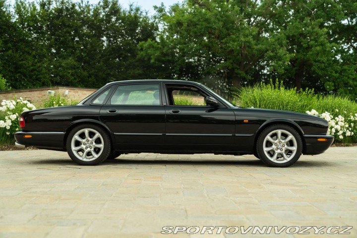 Jaguar XJR 2000