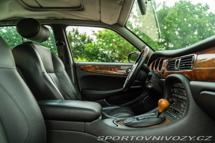 Jaguar XJR 2000