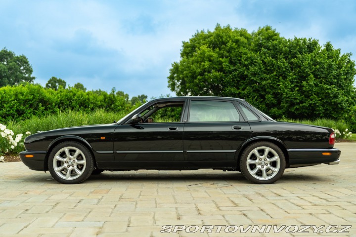 Jaguar XJR 2000