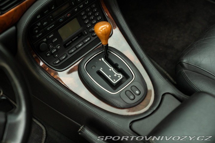 Jaguar XJR 2000