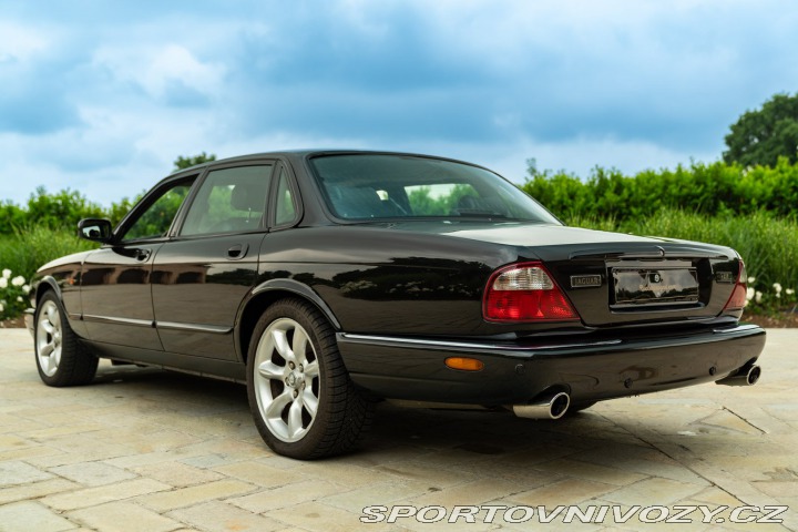 Jaguar XJR 2000