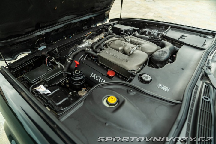 Jaguar XJR 2000