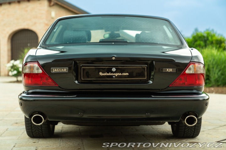 Jaguar XJR 2000