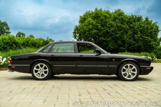 Jaguar XJR  2000