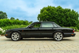 Jaguar XJR  2000