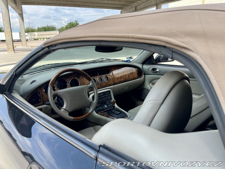 Jaguar XKR 2000