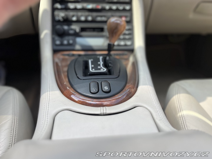 Jaguar XKR 2000