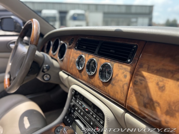 Jaguar XKR 2000