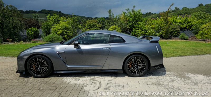 Nissan GT-R 