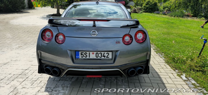 Nissan GT-R  2021