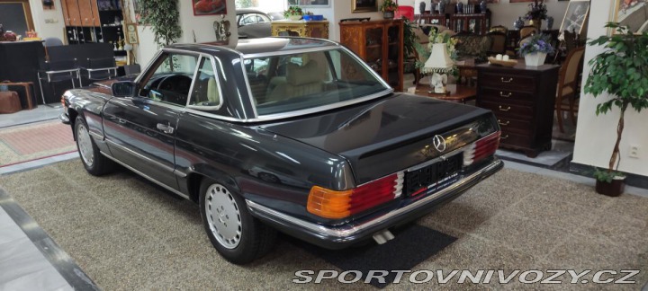 Mercedes-Benz SL R107 560 1986