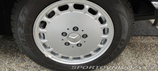 Mercedes-Benz SL R107 560 1986