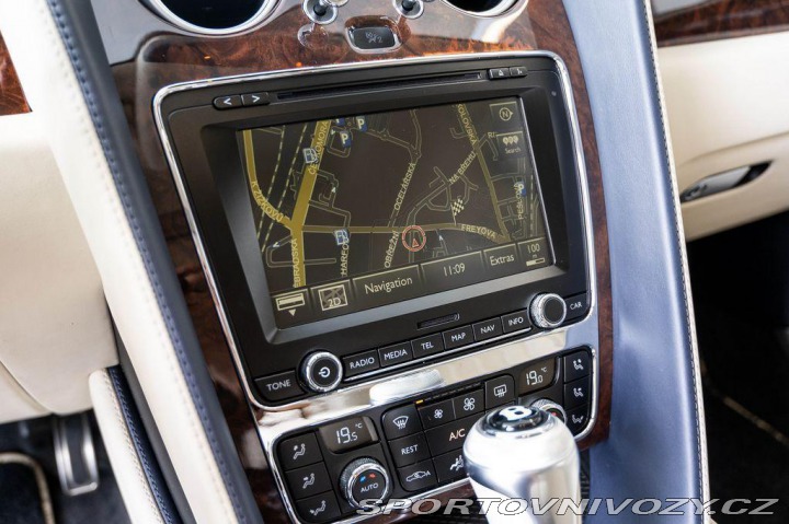 Bentley Flying Spur W12/Naim/2x TV/4místní/Ve 2015