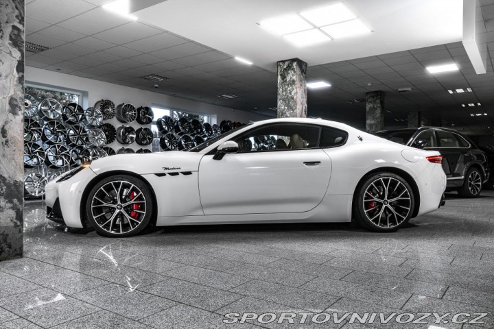 Maserati GranTurismo Modena V6/360°/HUD/MATRIX 2023