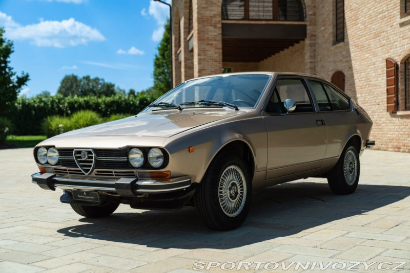 Alfa Romeo GTV 2000