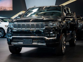   Jeep Grand Wagoneer 6.4 V8 Series III Noční v