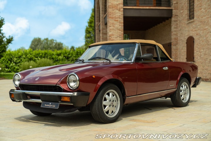 Fiat Ostatní modely 124 Pininfarina Spidereuropa 1985