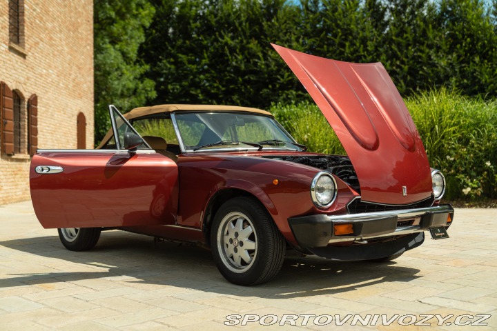 Fiat Ostatní modely 124 Pininfarina Spidereuropa 1985