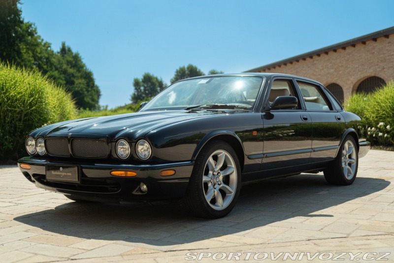 Jaguar XJR 
