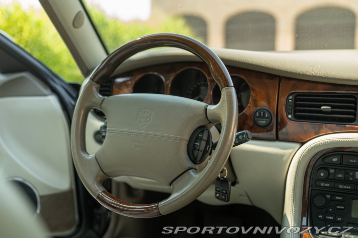 Jaguar XJR 2003