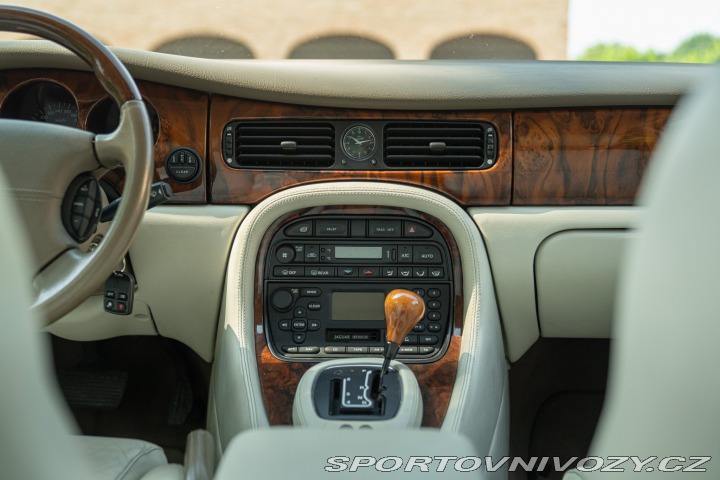 Jaguar XJR 2003