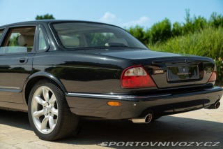 Jaguar XJR  2003