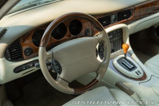 Jaguar XJR  2003