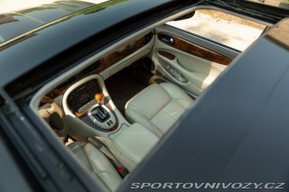 Jaguar XJR  2003