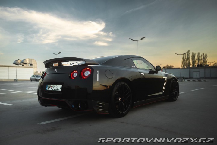 Nissan GT-R 2015