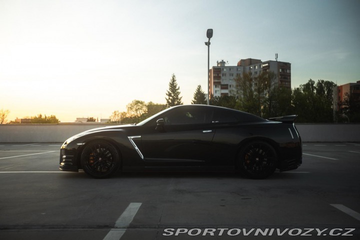 Nissan GT-R 2015