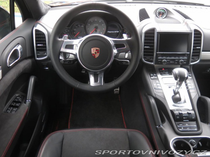 Porsche Cayenne GTS 2012