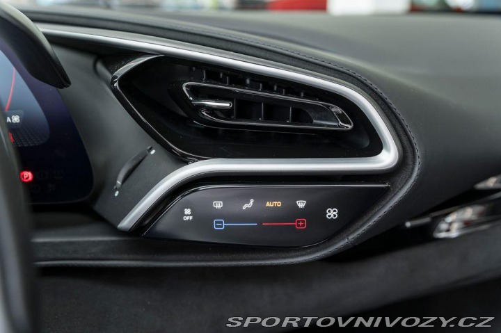 Ferrari 296 GTS SKLADEM/Lift/Daytona 1800