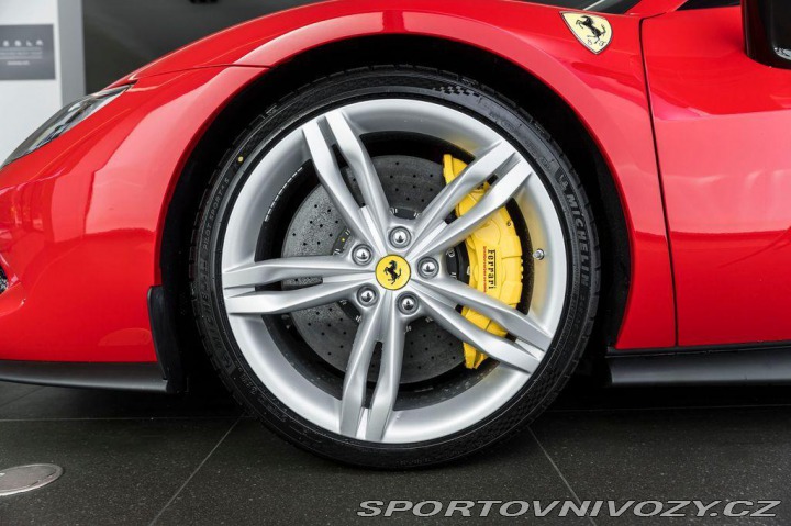 Ferrari 296 GTS SKLADEM/Lift/Daytona 1800