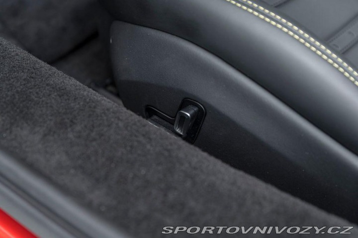 Ferrari 296 GTS SKLADEM/Lift/Daytona 1800