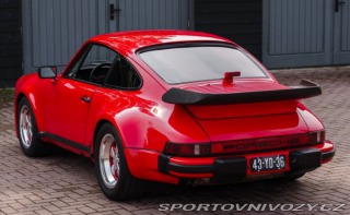 Porsche 911  1977
