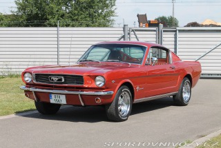 Ford Mustang Fastback 289 V8, manuál