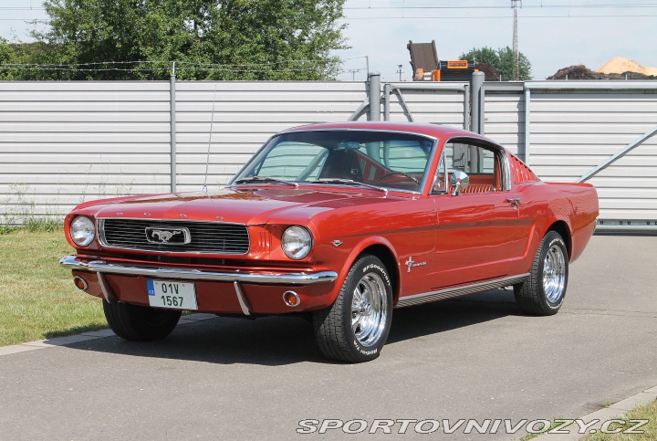 Ford Mustang Fastback 289 V8, manuál 1966