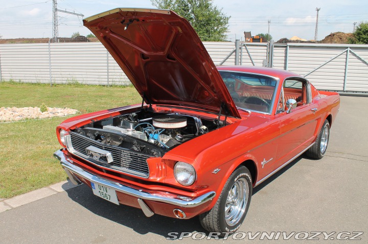 Ford Mustang Fastback 289 V8, manuál 1966