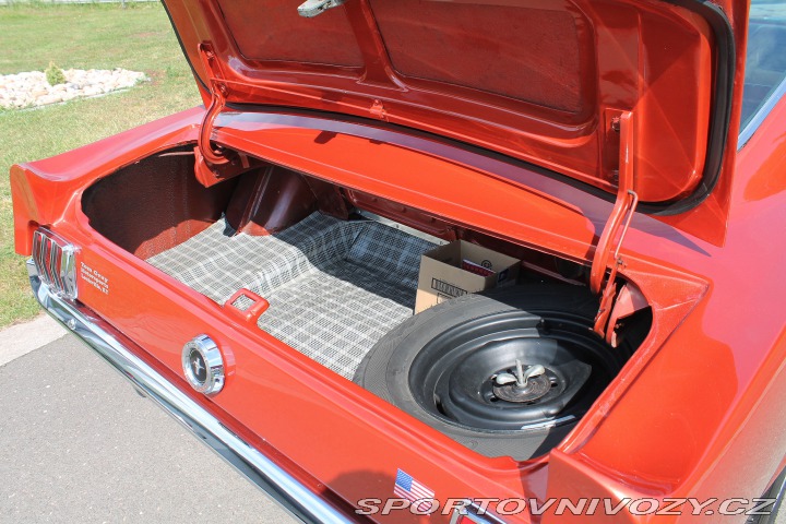 Ford Mustang Fastback 289 V8, manuál 1966